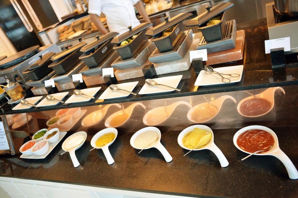 The Domain Bahrain Hotel And Spa - Adults Friendly 16 Years Plus マナーマ エクステリア 写真 A selection of sauces